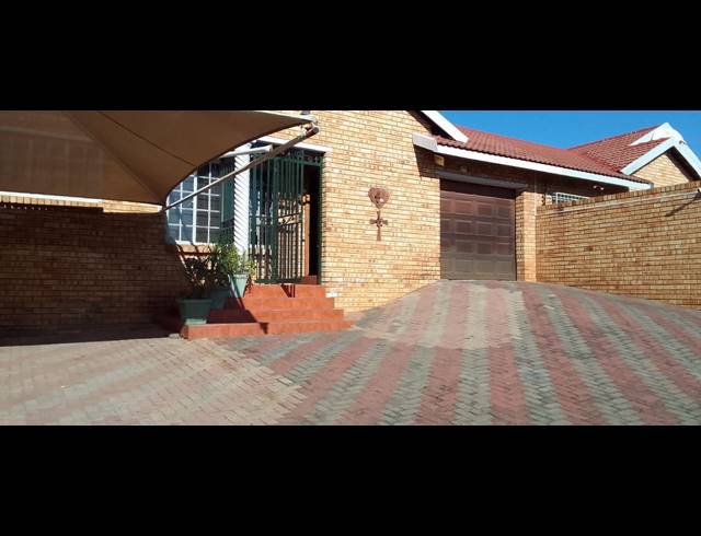 3 BEDROOM HOUSE FOR SALE IN AZALEA PARK